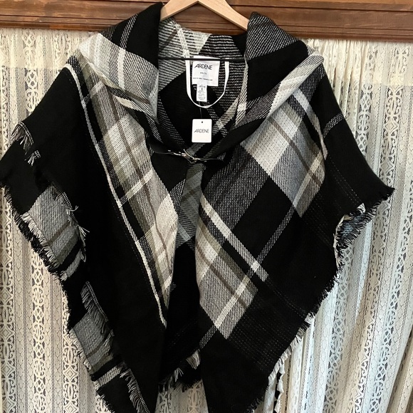 Ardene Black and Gray Plaid Poncho - Picture 1 of 5